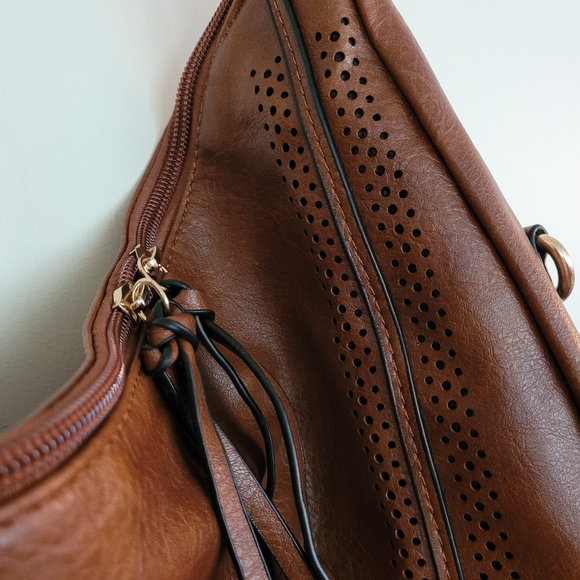 Reseller Wholesale (4) Large Boho Handbags Purses with Accessories - Picture 4 of 10